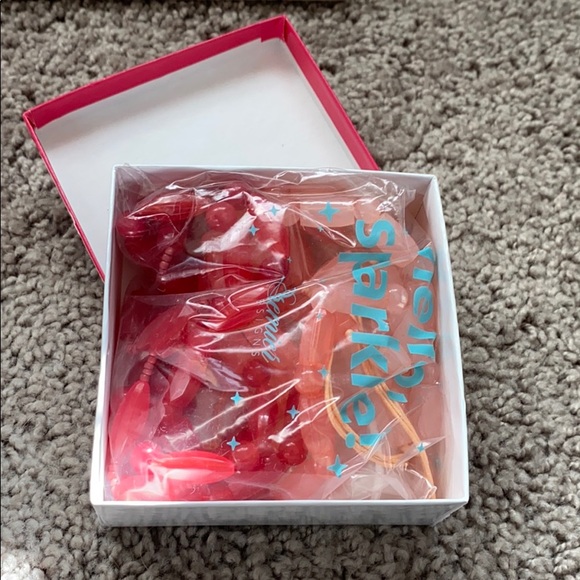 NIB - PRICE DROP!!! Premier Designs “Spring Fever” Bright & Bold Necklace - Picture 6 of 6